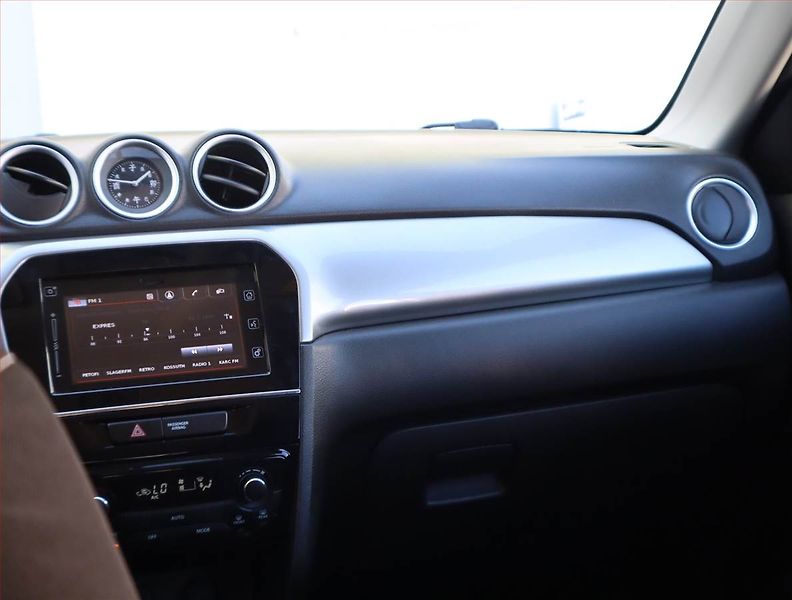 Suzuki Vitara (2016) GL + 1.6 VVT, Navi, Tempomat - fotka 8 z 16