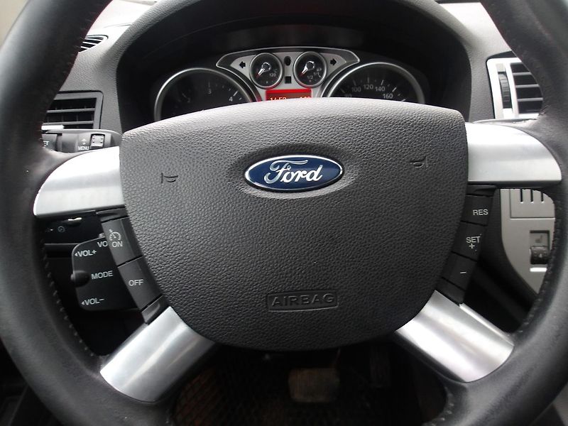 Ford Kuga 2,0TDCi TITANIUM Aut. 4x4! - fotka 11 z 44