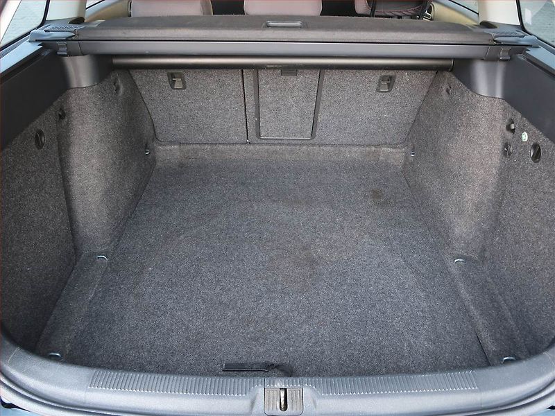 Škoda Octavia (2011) Ambiente 1.6 TDI, Tempomat - fotka 13 z 15