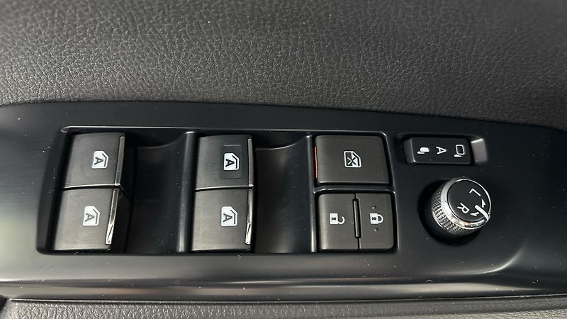 Toyota Camry 2.5 Hybrid AUT Executive - fotka 23 z 27