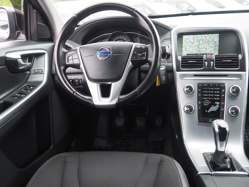 Volvo XC60 (2016) D3 100 kW, Momentum, AWD - fotka 16 z 38