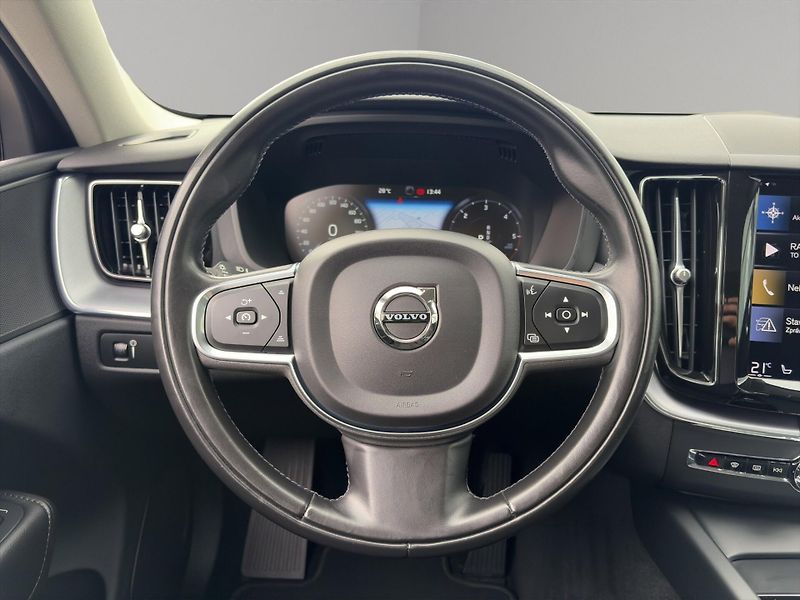 Volvo XC60 (2020) Momentum Pro B4 4x4 1.majitel - fotka 10 z 30
