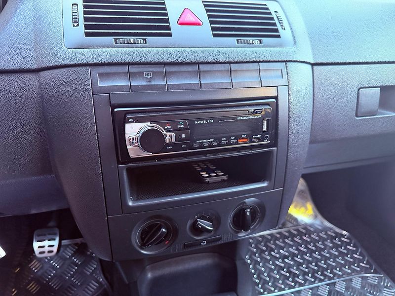 Škoda Fabia 1.2 HTP 12V, ČR, 1.Maj - fotka 16 z 19