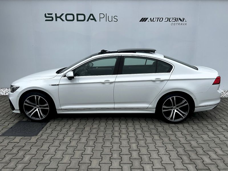 Volkswagen Passat (2024) 2.0 TDI BMT 140kW DSG R-Line - fotka 3 z 35