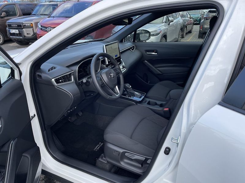 Toyota Corolla Cross 1.8 Hybrid Style ODBĚR 2/2027 - fotka 13 z 29