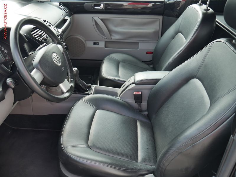 Volkswagen New Beetle (2003) 1.6 i, výhřev sed - fotka 9 z 15