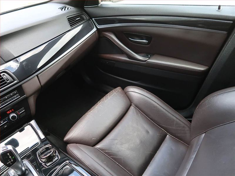 BMW Řada 5 (2011) M Paket 520d, Automat, Navi - fotka 8 z 19