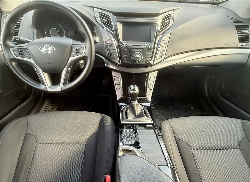 Hyundai i40 1,7 CRDI EXPERIENCE SERVIS - fotka 8 z 10