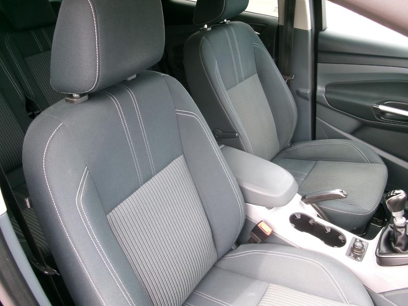 Ford C-MAX (2011) 2,0TDCi NAVI AC BT TEMP  - fotka 16 z 23