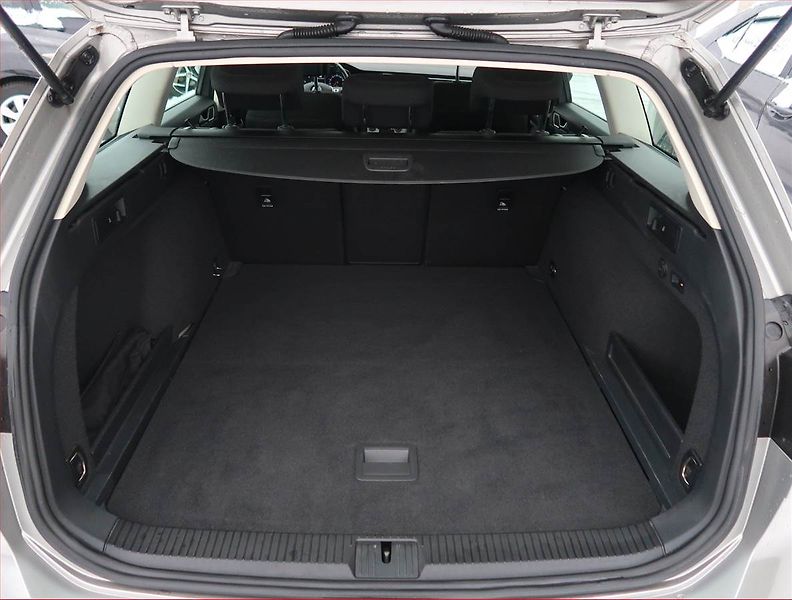 Volkswagen Passat (2016) 1.6 TDI, Serv.kniha, Navi - fotka 13 z 15