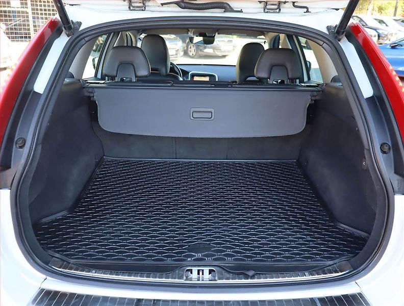 Volvo XC60 (2017) D4, Automat, Kůže, Navi - fotka 14 z 19