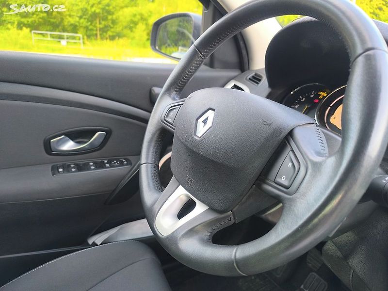 Renault Mégane KRÁSNÝ,VÝBAVA,95TKM,SERVISKA - fotka 11 z 26