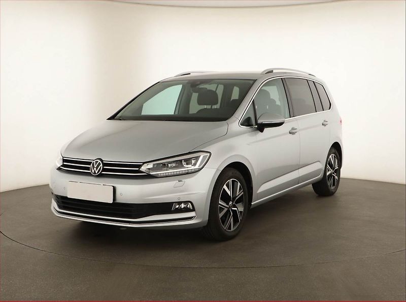 Volkswagen Touran (2020) Highline 2.0 TDI - fotka 2 z 21