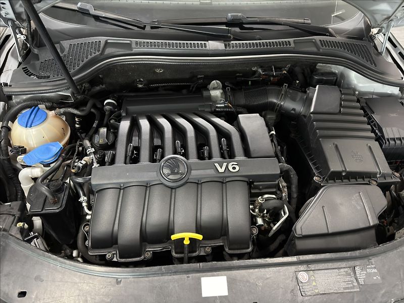 Škoda Superb 3,6   V6 260HP LAURIN WEBASTO - fotka 37 z 37
