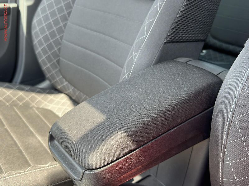 Škoda Fabia (2015) 1.4TDi, ČR, Style, xenon - fotka 17 z 18