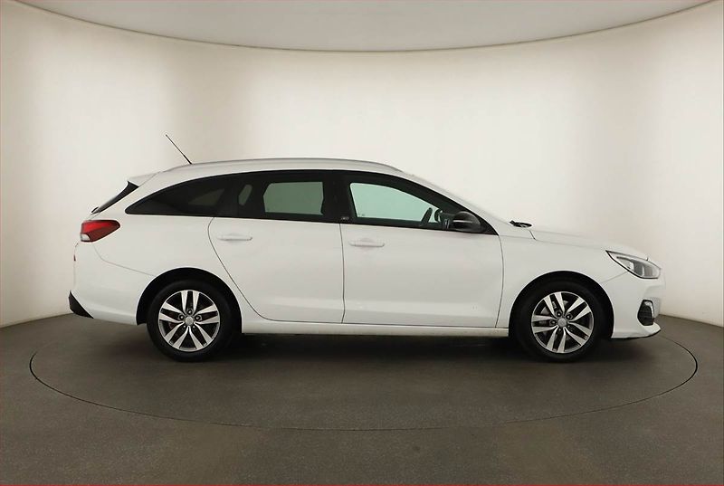 Hyundai i30 (2018) 1.4 T-GDI, Serv.kniha - fotka 6 z 14