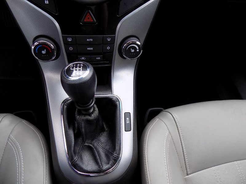 Chevrolet Cruze (2011) 2.0 VCDi/Klima/Kůže/NAVI/ - fotka 27 z 32