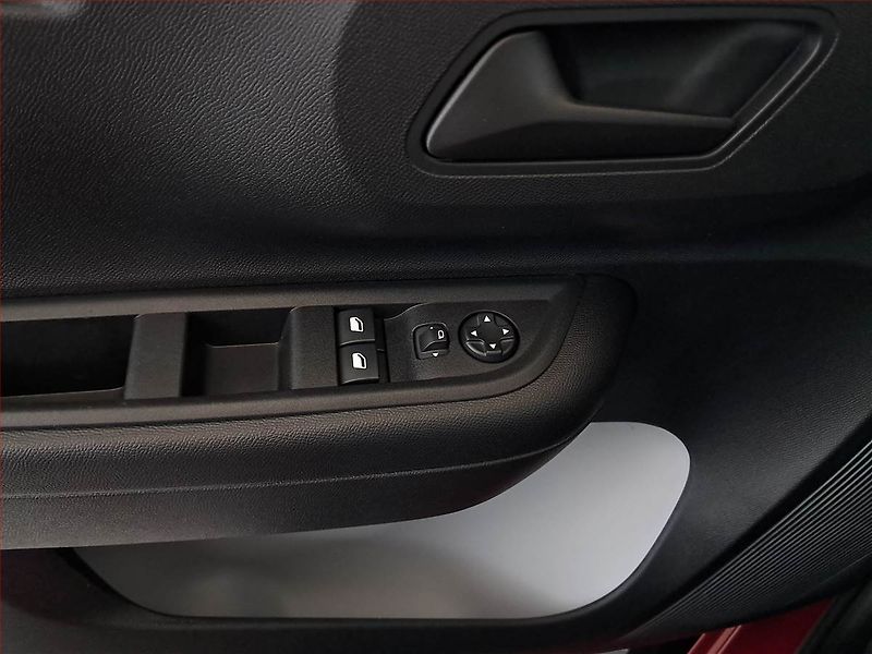 Citroën C3 (2025) 1.2 Turbo, ČR,1.maj - fotka 18 z 18