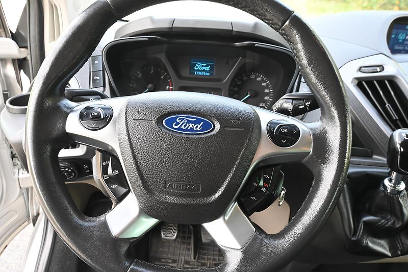Ford Tourneo Custom (2015) - fotka 8 z 20
