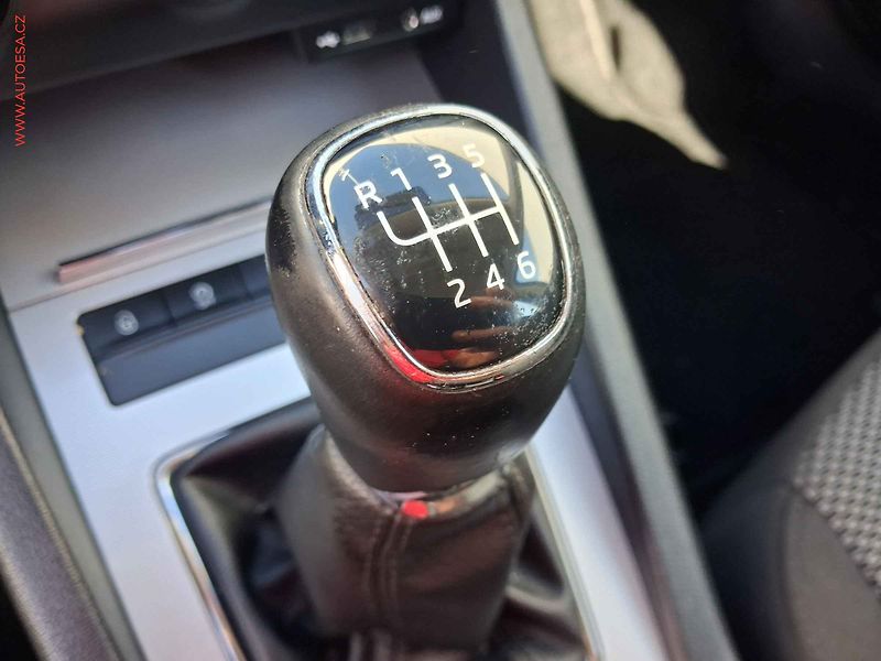 Škoda Octavia (2014) 1.8 TSI, ČR, Ambition - fotka 14 z 17