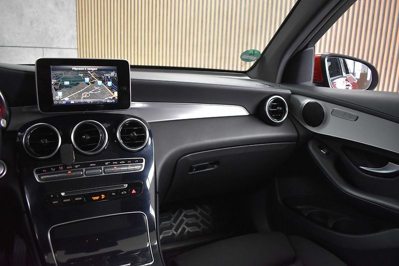 Mercedes-Benz GLC 250d 4MATIC*ACC*TAŽNÉ*DPH - fotka 11 z 44