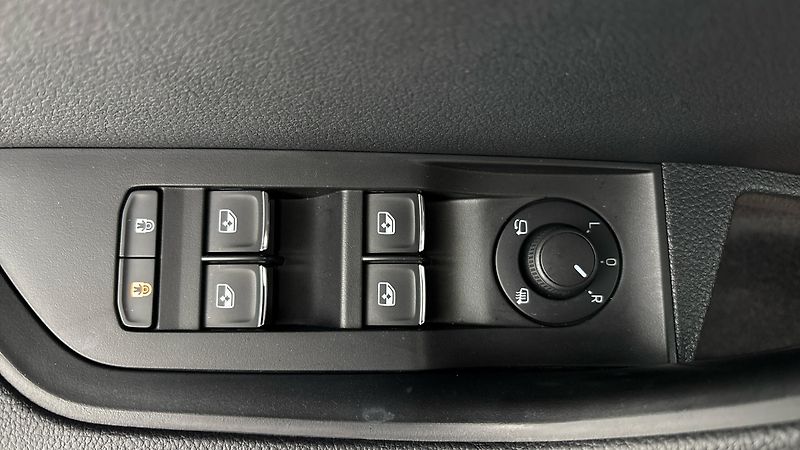 Škoda Superb 2.0 TDI DSG 4x4 L&K - fotka 24 z 32