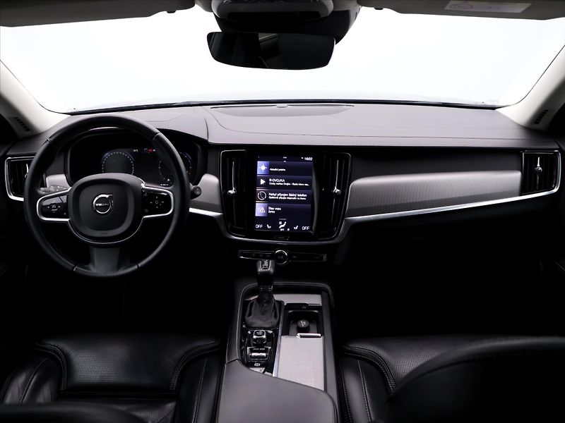 Volvo V90 2,0 D3 Drive-E Momentum Auto - fotka 30 z 38
