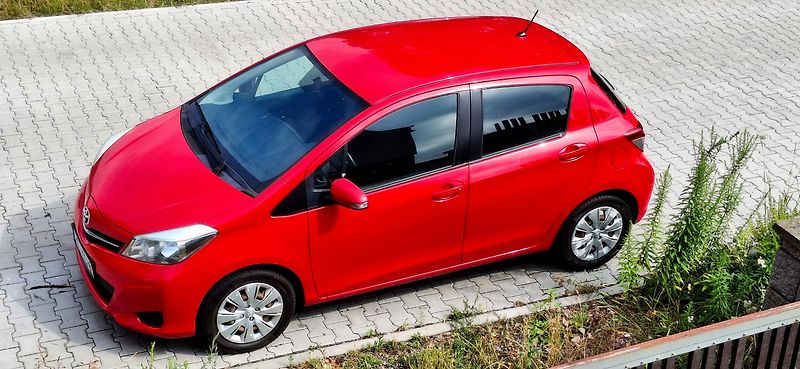 Toyota Yaris 1.0 VVT-i 51 kw - fotka 9 z 33
