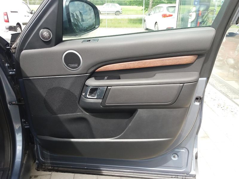 Land Rover Discovery 3.0D HSE Sd6,1.ČR,DPH !!! - fotka 22 z 22