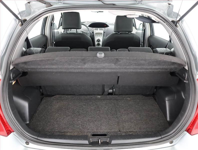 Toyota Yaris (2009) 1.3, Serv.kniha - fotka 14 z 15