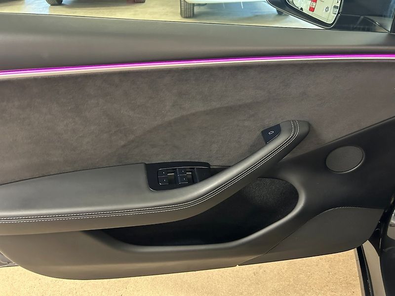 Tesla Model 3 Long Range AWD Highland - fotka 11 z 24