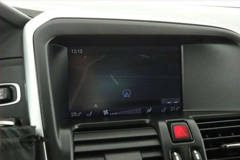 Volvo XC60 (2013) D4, Automat, Navi, Tempomat - fotka 13 z 16
