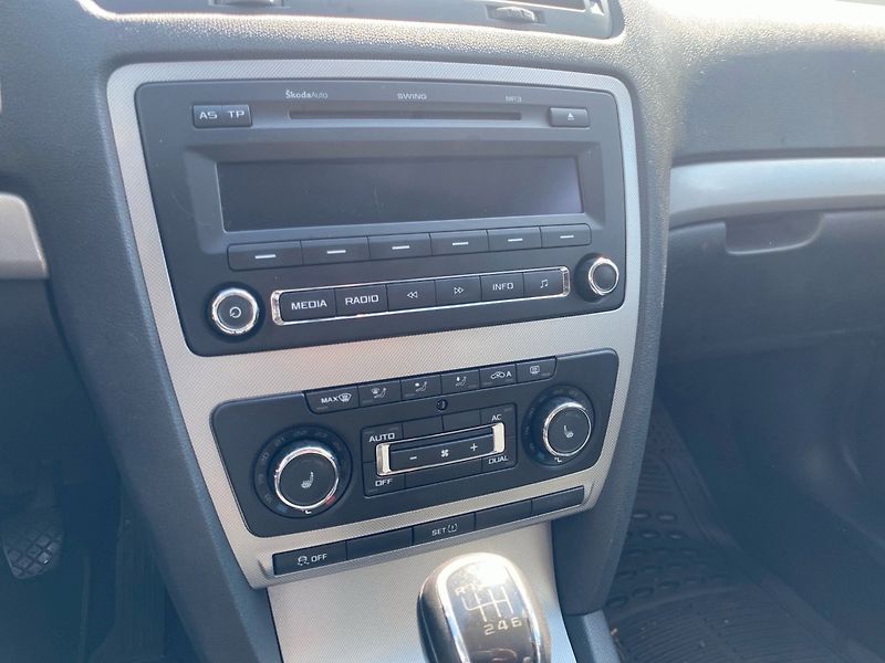Škoda Octavia (2011) 1.4 TSI 90kw, Elegance, NOVÁ S - fotka 13 z 17