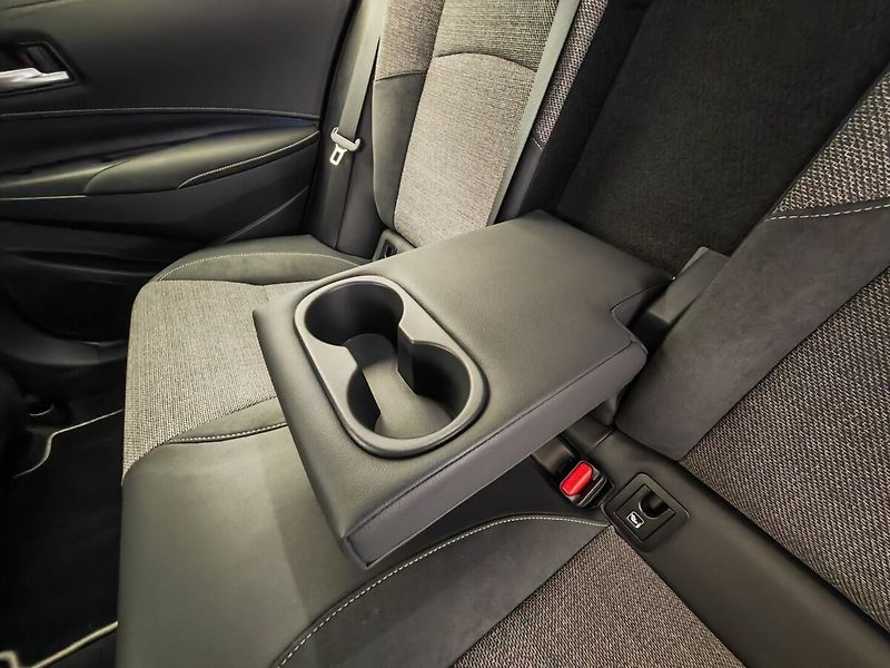 Toyota Corolla Touring Sports 2.0 Hybrid Styl - fotka 18 z 38