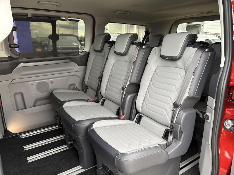 Ford Tourneo Custom (2026) Titanium X L1, Tourneo, 2.5 Du - fotka 13 z 19