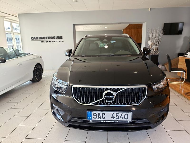 Volvo XC40  D3 AWD Momentum+Winter Pack - fotka 4 z 23