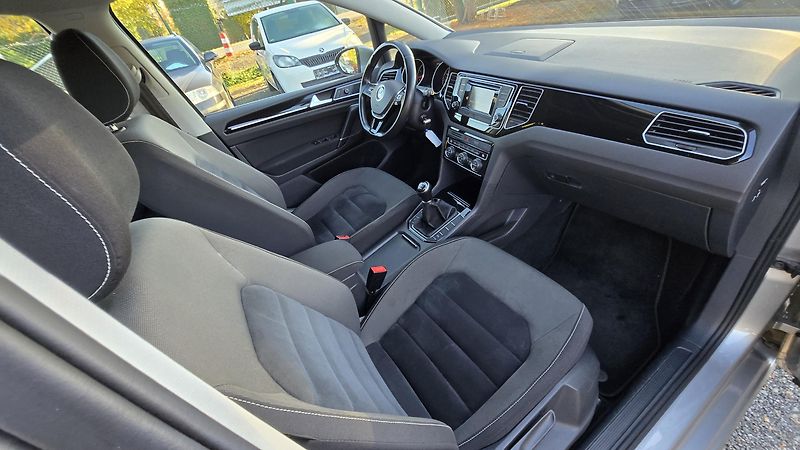 Volkswagen Golf Sportsvan 1.4 TSi HIGHLINE 92KW - fotka 19 z 40