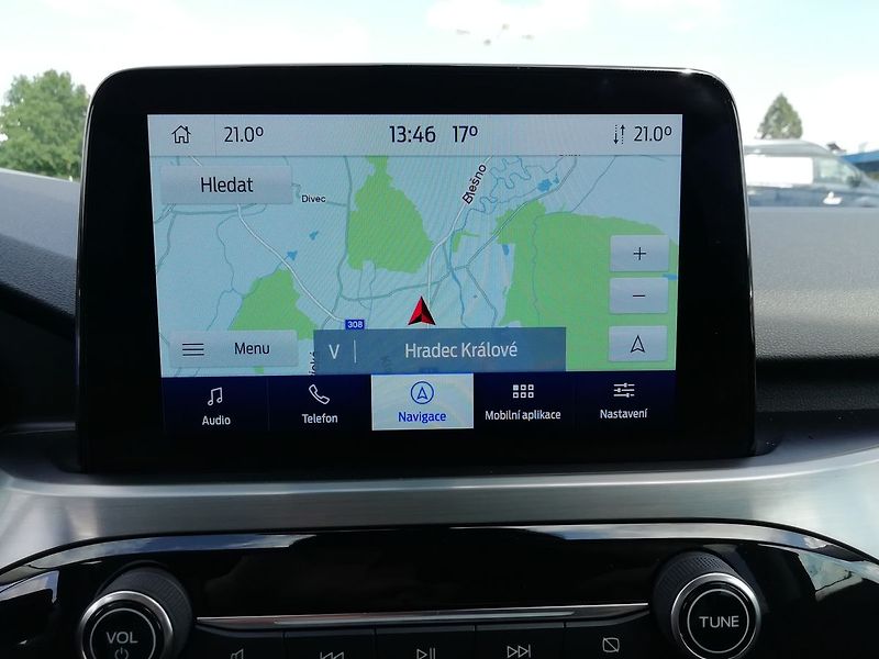 Ford Kuga Titanium 2,5 HEV 4WD  140kW - fotka 12 z 18