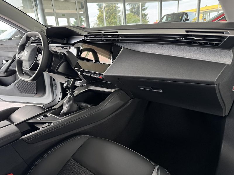 Peugeot 308 1,2PT 96KW*ALLURE*Kamera*DPH - fotka 13 z 36