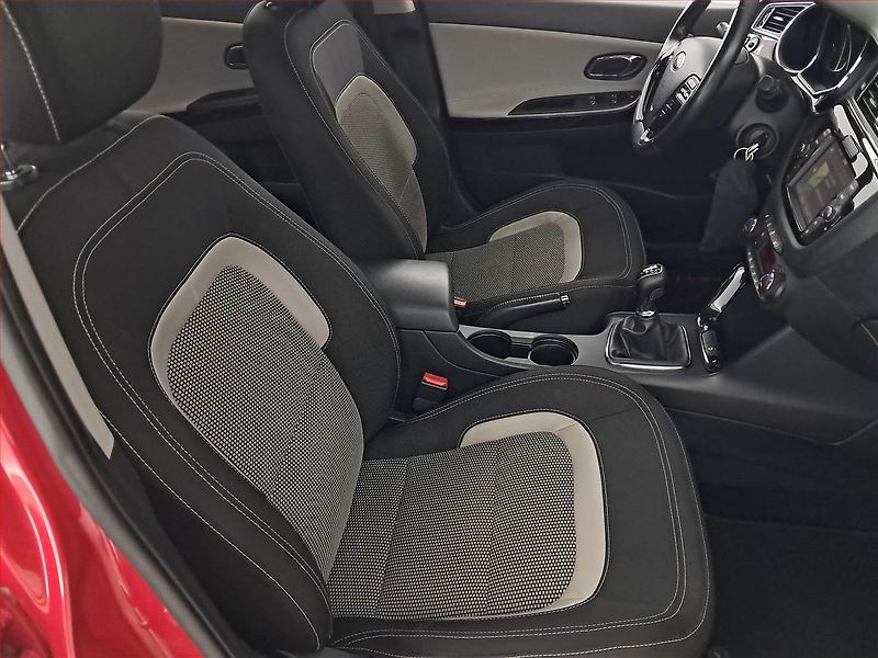 Kia Ceed (2016) 1.6 GDI, Serv.kniha, Navi - fotka 9 z 20