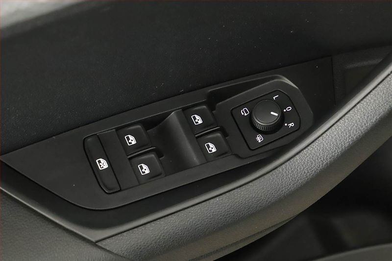 Škoda Karoq (2024) Fresh 2.0 TDI - fotka 15 z 17