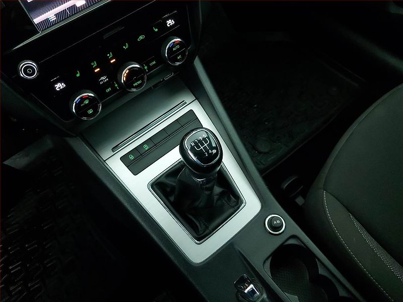 Škoda Octavia (2019) Elegance 1.6 TDI, Tempomat - fotka 13 z 18