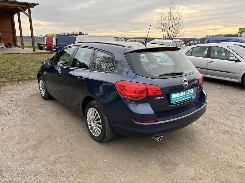 Opel Astra 2.0 D - fotka 7 z 19