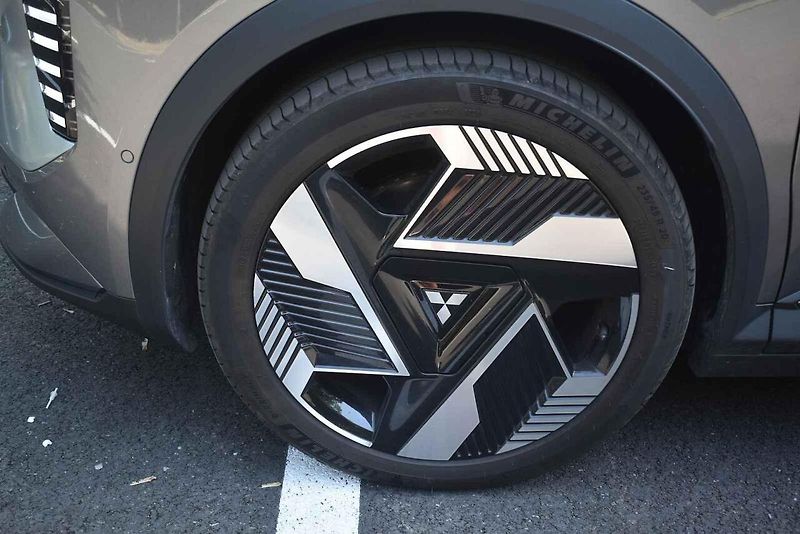 Mitsubishi Eclipse Cross BEV je vydařený elektromobil.