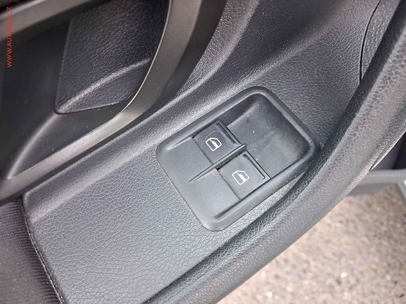Škoda Roomster (2010) 1.2 TSi, Scout, +kola - fotka 16 z 19