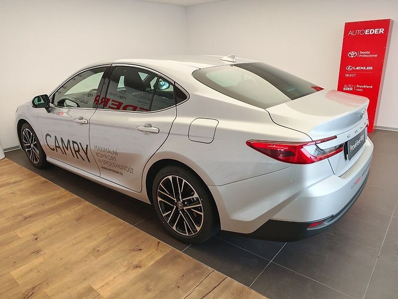 Toyota Camry 2.5 Hybrid Prestige - fotka 6 z 37