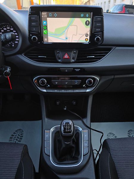 Hyundai i30 1.6CRDi COMFORT LED KAMERA NAV - fotka 12 z 35