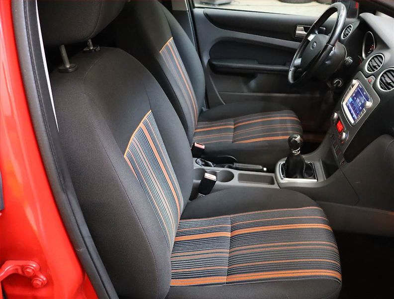 Ford Focus (2008) 1.6 TDCi, po STK, Tažné - fotka 9 z 16