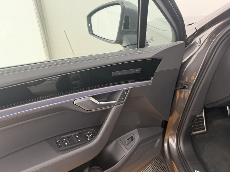 Volkswagen Touareg 3.0Tdi*170kw*DPH*HUD*R-Line* - fotka 10 z 42