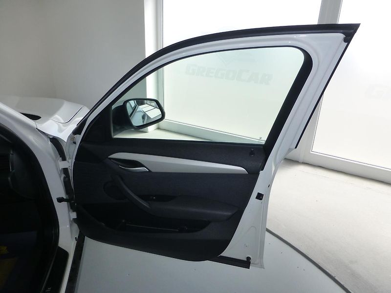 BMW X1 (2014) 2,0D*X-DRIVE**NAVI*ALU**XENONY - fotka 16 z 23